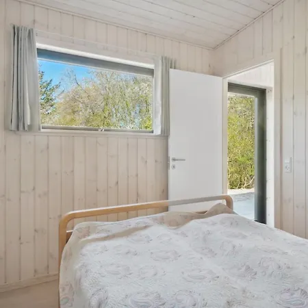 Toska - 100m To The Fjord By Interhome